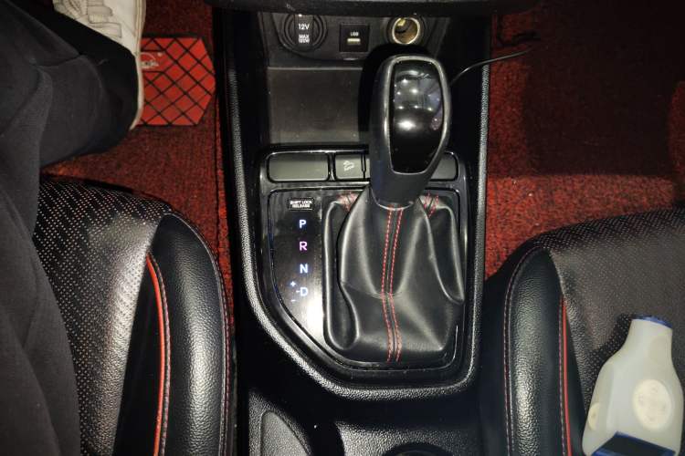 Used Hyundai ix25 2017 1.4T Automatic Smart Version Gear Lever