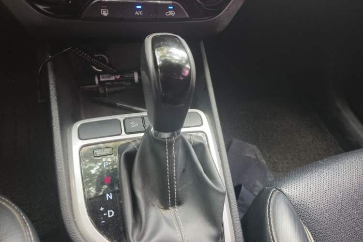 Used Hyundai ix25 2017 1.6L Automatic Smart Version Gear Lever