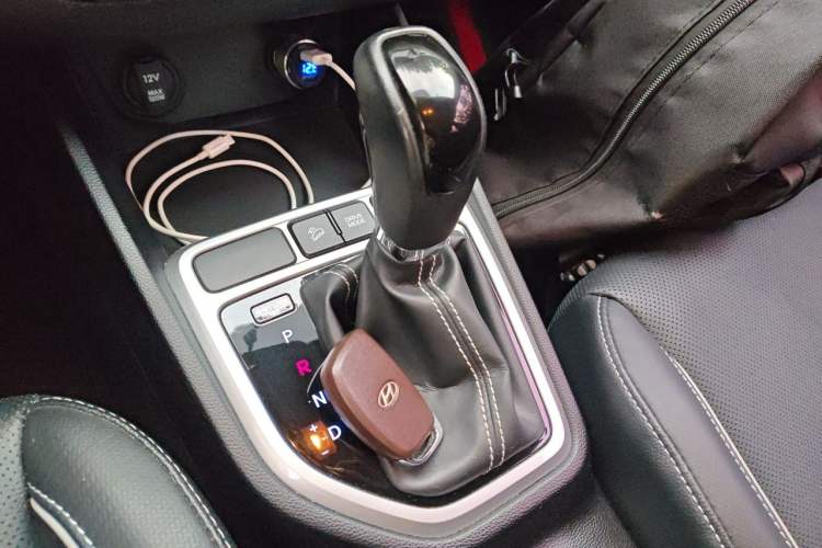 Used Hyundai ix25 2017 1.6L Automatic Smart Version Gear Lever