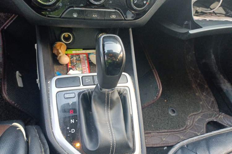 Used Hyundai ix25 2017 1.6L Automatic Smart Version Gear Lever