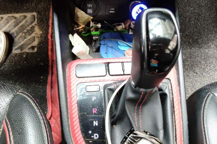 Used Hyundai ix25 2017 1.4T Automatic Smart Version Gear Lever