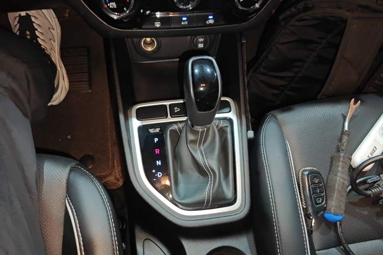 Used Hyundai ix25 2017 1.6L Automatic Smart Version Gear Lever