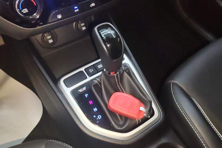 Used Hyundai ix25 2017 1.6L Automatic Smart Version Gear Lever