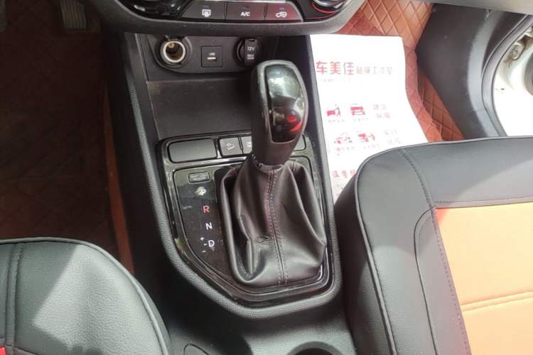 Used Hyundai ix25 2017 1.4T Automatic Smart Version Gear Lever