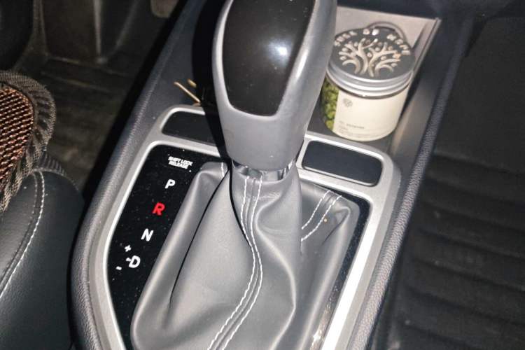Used Hyundai ix25 2017 1.6L Automatic Smart Version Gear Lever