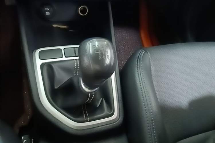 Used Hyundai ix25 2017 1.6L Manual Fashion Model Gear Lever