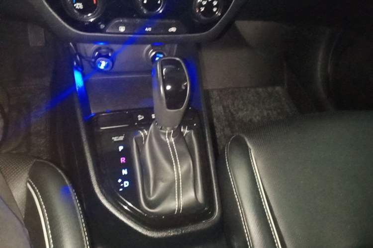 Used Hyundai ix25 2017 1.6L Automatic Smart Version Gear Lever