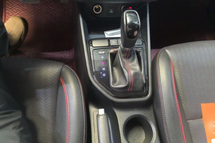 Used Hyundai ix25 2017 1.4T Automatic Smart Version Gear Lever