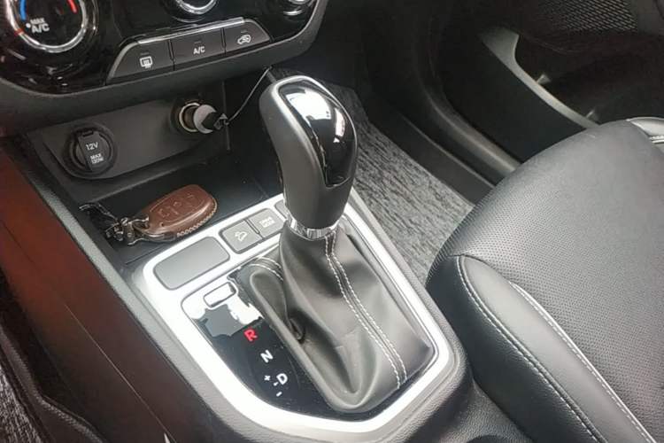 Used Hyundai ix25 2017 1.6L Automatic Smart Version Gear Lever