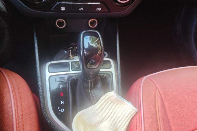 Used Hyundai ix25 2017 1.6L Automatic Smart Version Gear Lever
