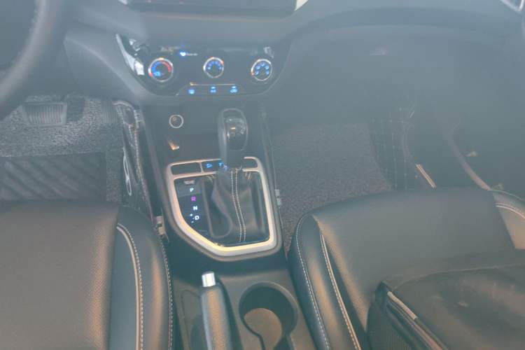 Used Hyundai ix25 2017 1.6L Automatic Smart Version Gear Lever