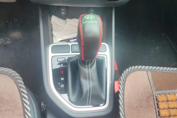 Used Hyundai ix25 2017 1.6L Automatic Smart Version Gear Lever