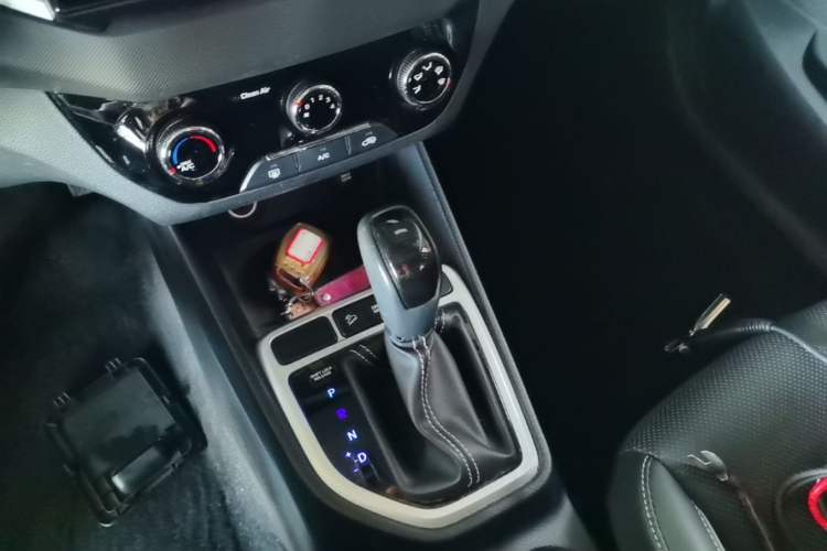 Used Hyundai ix25 2017 1.6L Automatic Smart Version Gear Lever