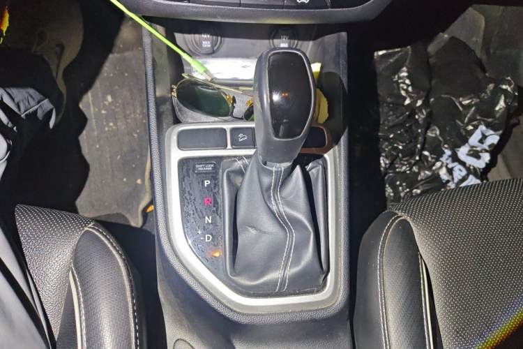Used Hyundai ix25 2017 1.6L Automatic Smart Version Gear Lever