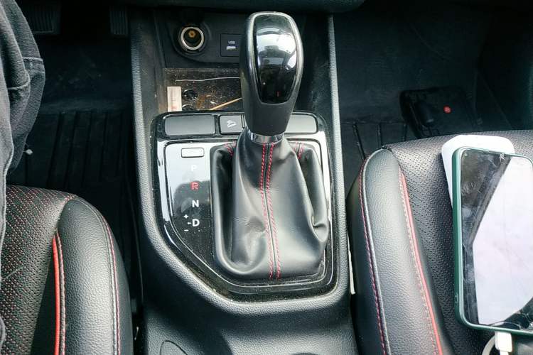 Used Hyundai ix25 2017 1.4T Automatic Smart Version Gear Lever