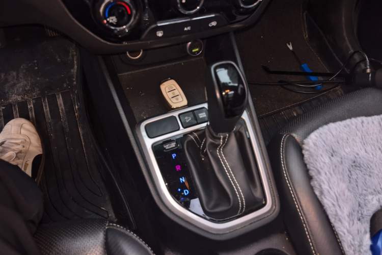 Used Hyundai ix25 2017 1.6L Automatic Smart Version Gear Lever