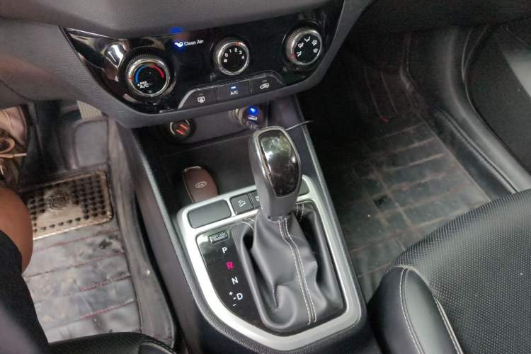 Used Hyundai ix25 2017 1.6L Automatic Smart Version Gear Lever
