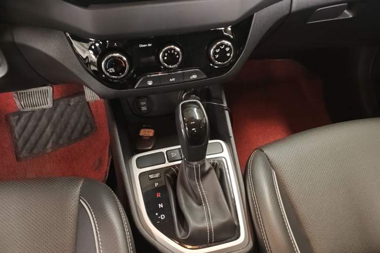 Used Hyundai ix25 2017 1.6L Automatic Smart Version Gear Lever
