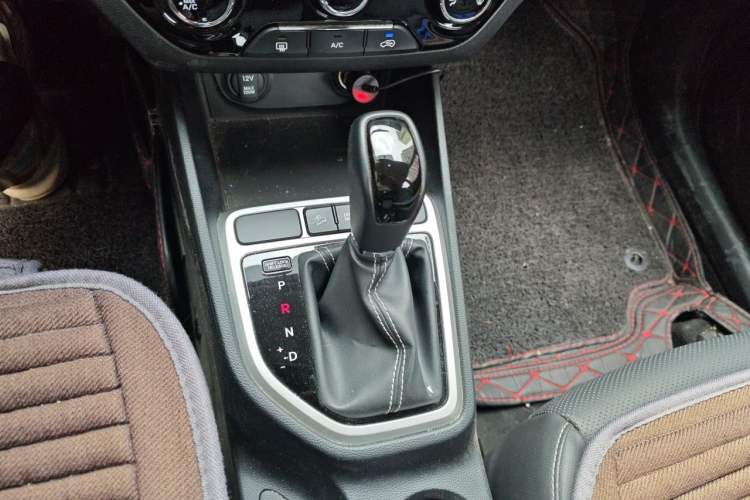 Used Hyundai ix25 2017 1.6L Automatic Smart Version Gear Lever