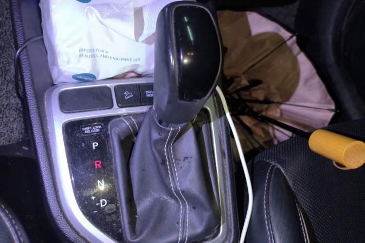 Used Hyundai ix25 2017 1.6L Automatic Smart Version Gear Lever