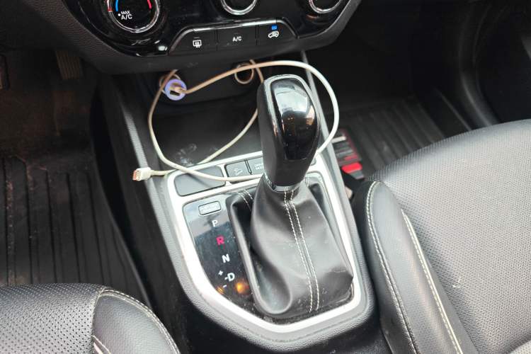 Used Hyundai ix25 2017 1.6L Automatic Smart Version Gear Lever