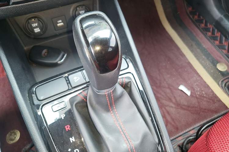 Used Hyundai ix25 2017 1.4T Automatic Smart Version Gear Lever