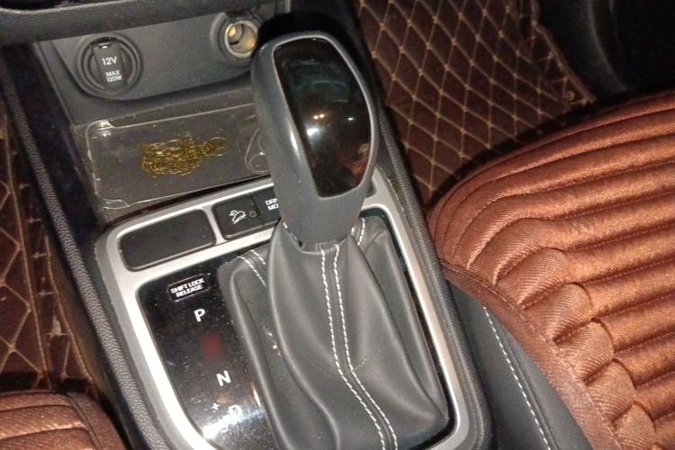 Used Hyundai ix25 2017 1.6L Automatic Smart Version Gear Lever