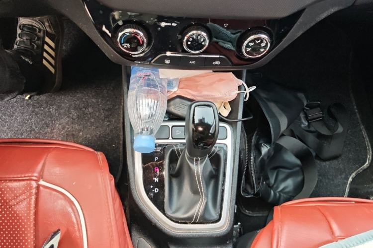 Used Hyundai ix25 2017 1.6L Automatic Smart Version Gear Lever