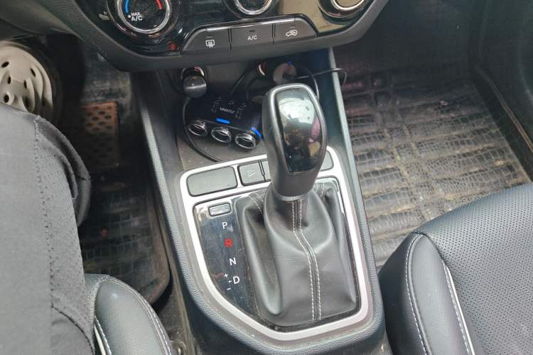 Used Hyundai ix25 2017 1.6L Automatic Smart Version Gear Lever
