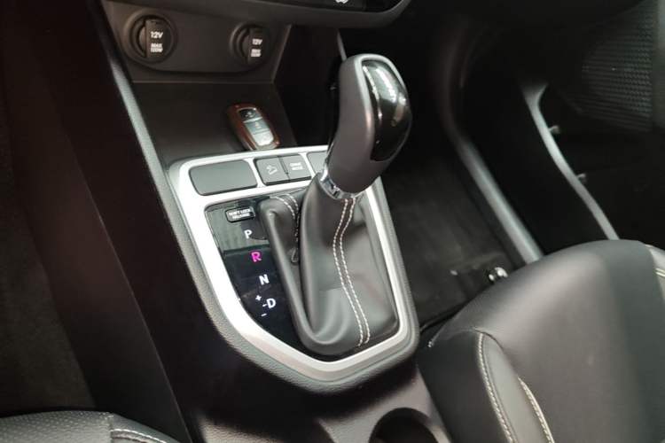 Used Hyundai ix25 2017 1.6L Automatic Smart Version Gear Lever