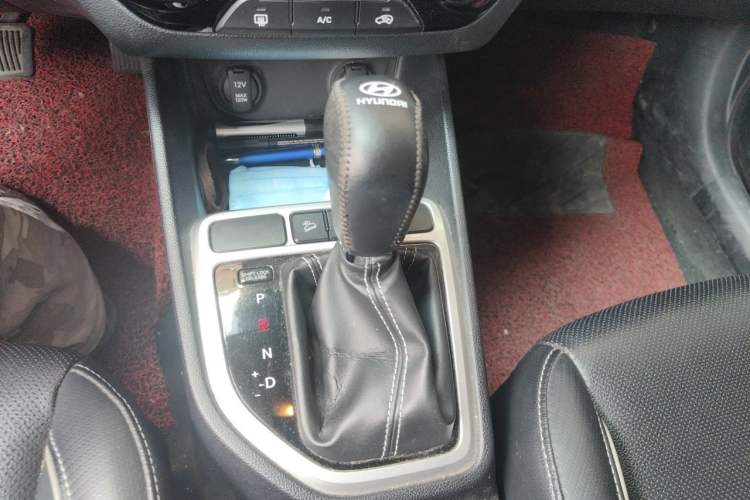 Used Hyundai ix25 2017 1.6L Automatic Smart Version Gear Lever