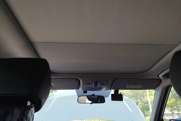 Used Hyundai ix25 2017 1.6L Automatic Smart Version Headliner
