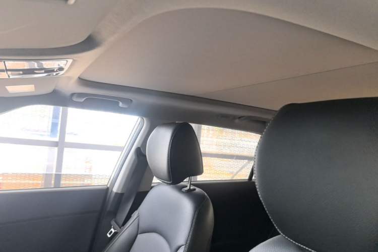Used Hyundai ix25 2017 1.6L Automatic Smart Version Headliner