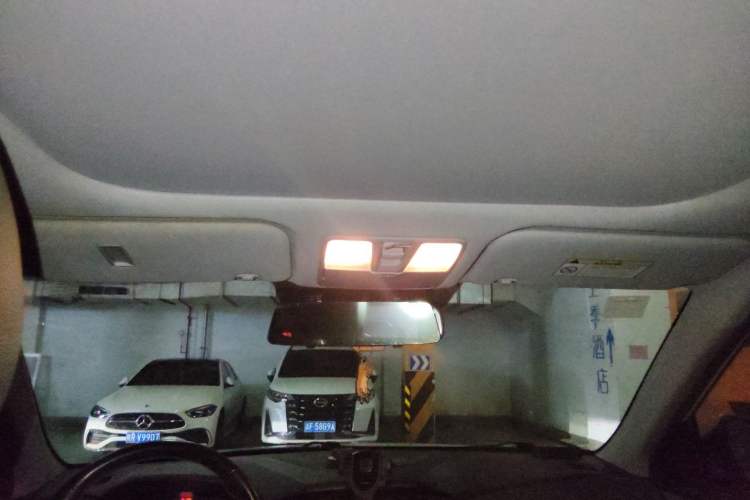 Used Hyundai ix25 2017 1.6L Automatic Smart Version Headliner