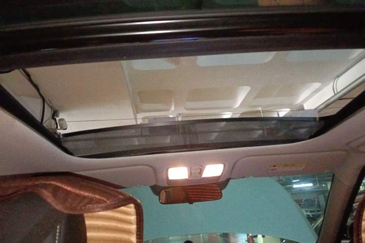 Used Hyundai ix25 2017 1.6L Automatic Smart Version Headliner