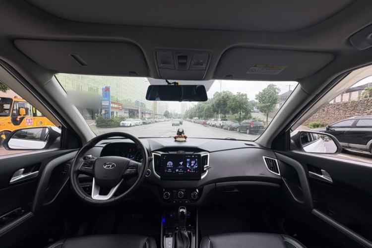 Used Hyundai ix25 2017 1.6L Automatic Smart Version Interior 1