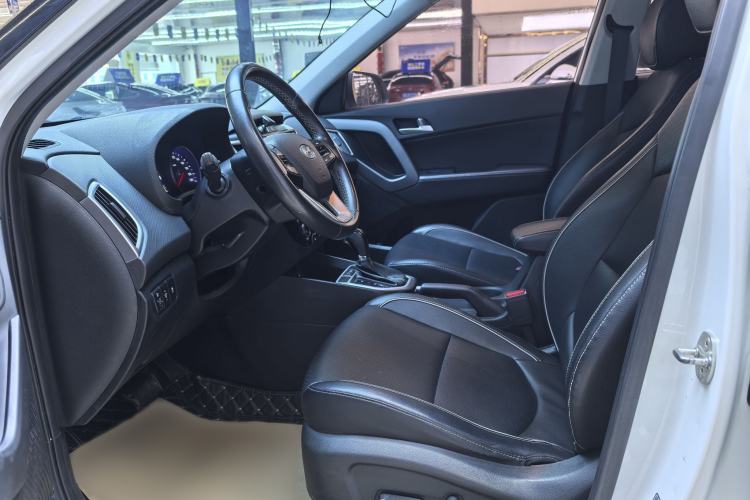 Used Hyundai ix25 2017 1.6L Automatic Smart Version Interior 2
