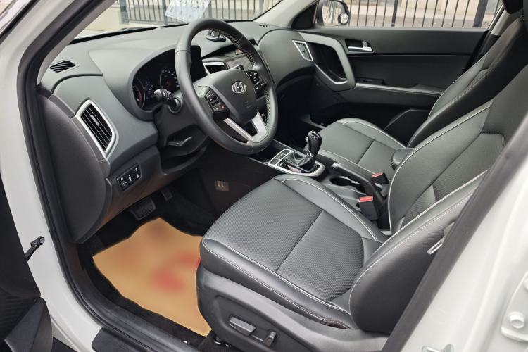 Used Hyundai ix25 2017 1.6L Automatic Smart Version Interior 2
