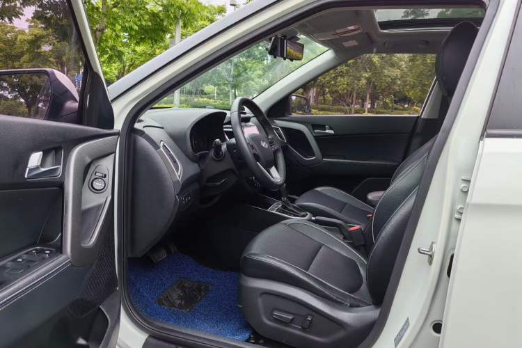 Used Hyundai ix25 2017 1.6L Automatic Smart Version Interior 2