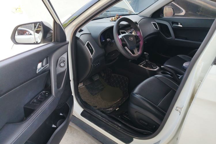 Used Hyundai ix25 2017 1.6L Automatic Smart Version Interior 3