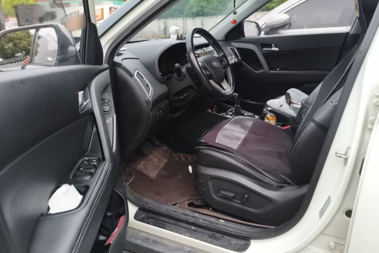 Used Hyundai ix25 2017 1.6L Automatic Smart Version Interior 3