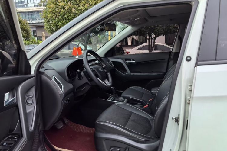 Used Hyundai ix25 2017 1.6L Automatic Smart Version Interior 3