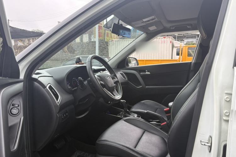 Used Hyundai ix25 2017 1.6L Automatic Smart Version Interior 3