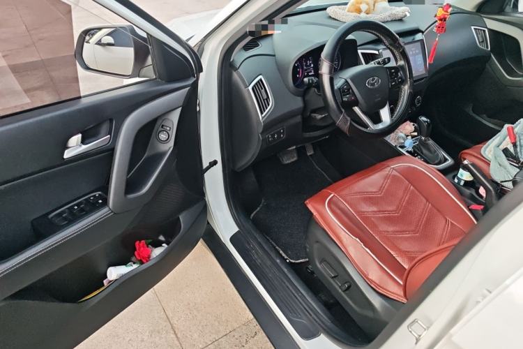 Used Hyundai ix25 2017 1.6L Automatic Smart Version Interior 3