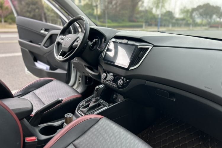Used Hyundai ix25 2017 1.4T Automatic Smart Version Interior 4
