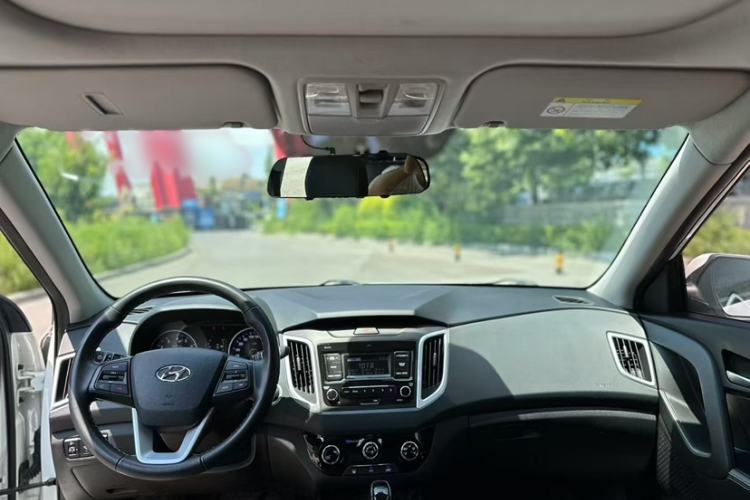 Used Hyundai ix25 2017 1.6L Automatic Smart Version Interior 4