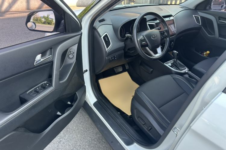 Used Hyundai ix25 2017 1.6L Automatic Smart Version Interior 5