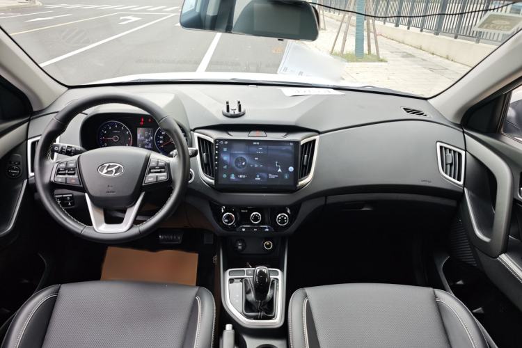 Used Hyundai ix25 2017 1.6L Automatic Smart Version Interior 5