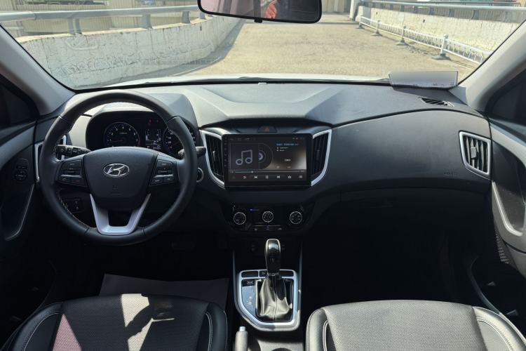 Used Hyundai ix25 2017 1.6L Automatic Smart Version Interior 5