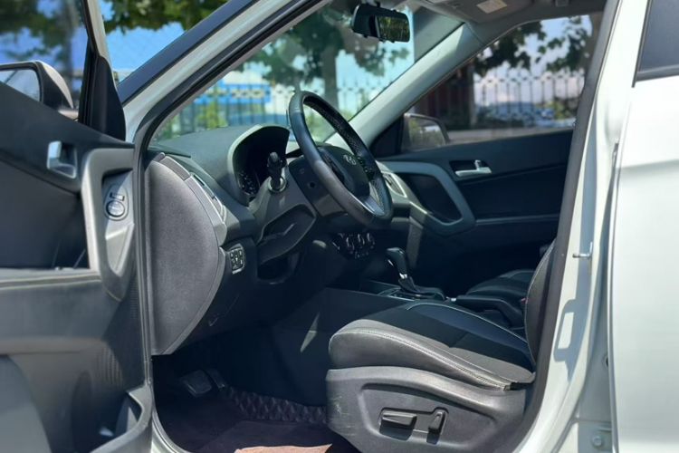 Used Hyundai ix25 2017 1.6L Automatic Smart Version Interior 6